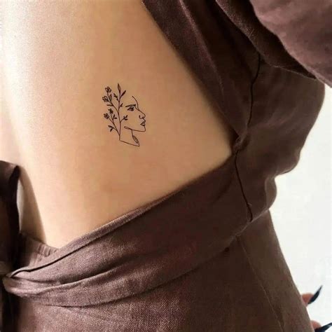 tatuajes pequeos mujer originales|160 ideas de tatuajes pequeños originales para mujer。